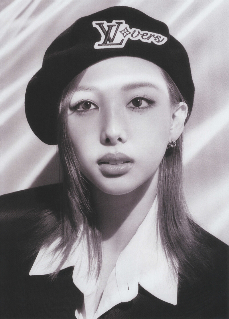 NAYEON 2nd Mini Album 'NA'  SCAN Photobook documents 10