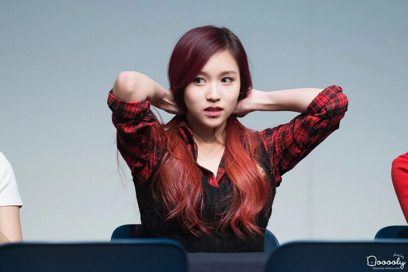 TwiceMina129.jpg