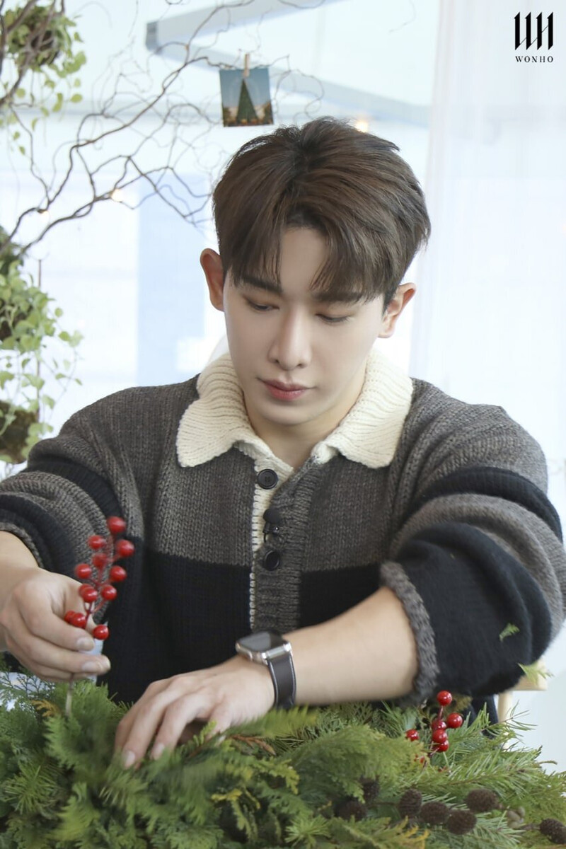 Wonho - Christmas Special Behind Photos documents 5