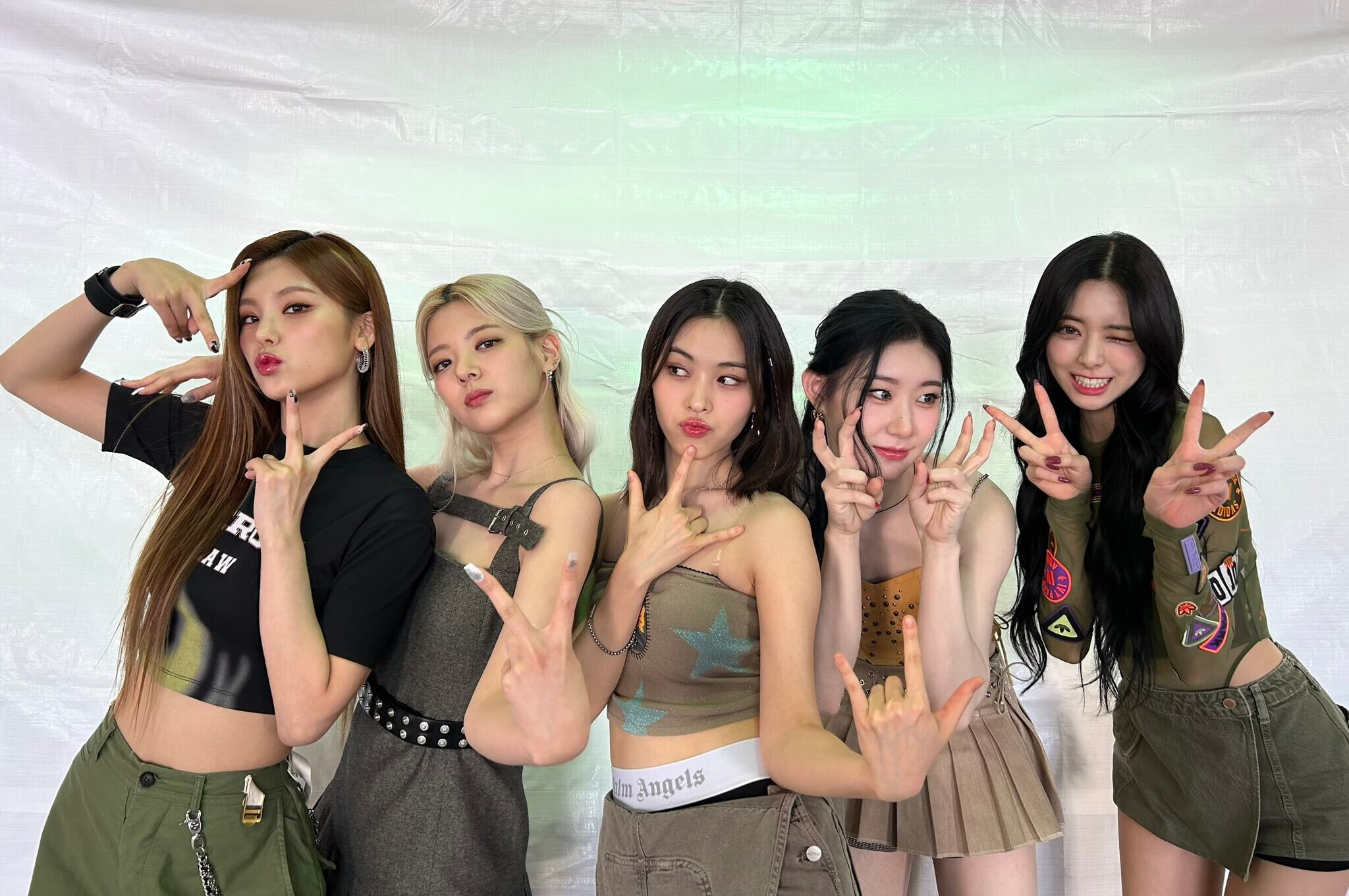 230527 ITZY Twitter Update | kpopping