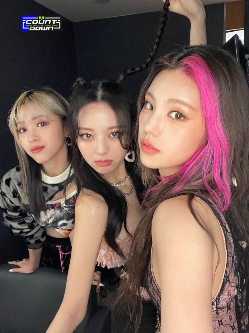 210930 M Countdown Twitter Update - ITZY documents 1