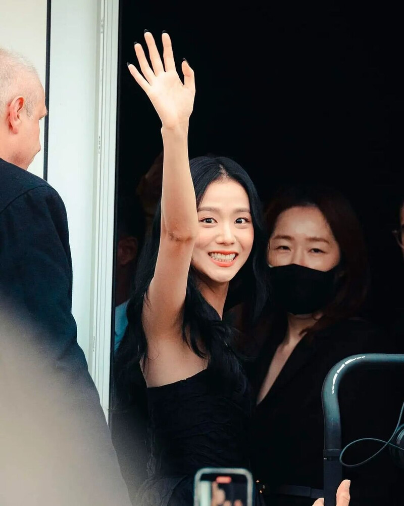 220927 BLACKPINK Jisoo at DIOR SS23 Show in Paris documents 2