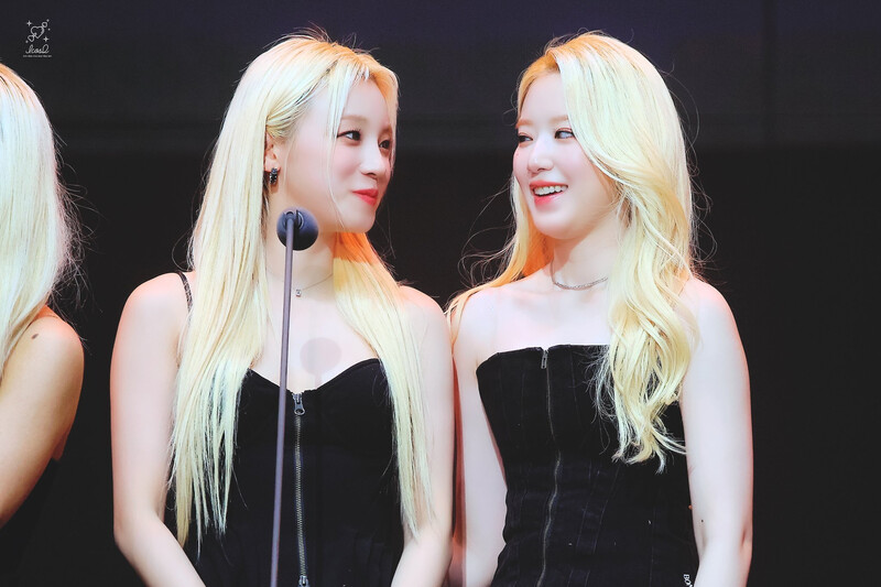 230119 (G)I-DLE Shuhua & Yuqi - 32nd Seoul Music Awards documents 4