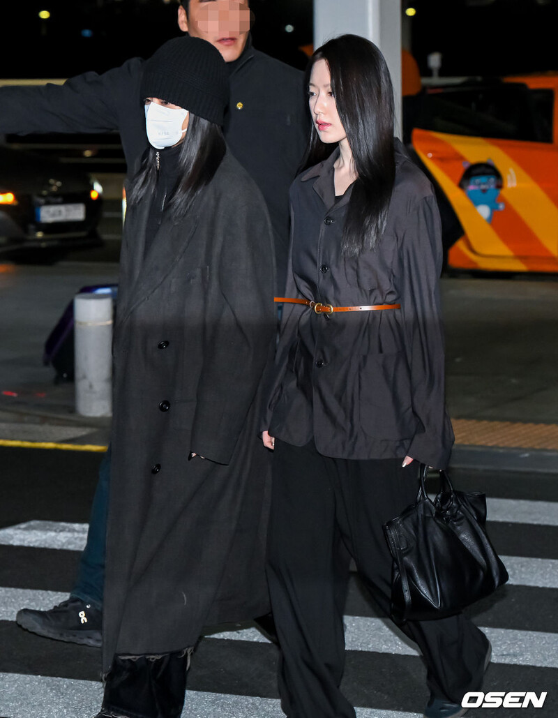 250103 (G)I-DLE at Incheon Airport documents 2