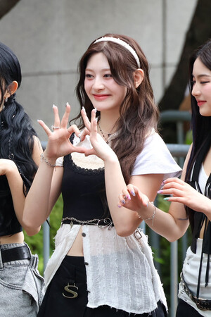 240705 STAYC Seeun - Music Bank Commute