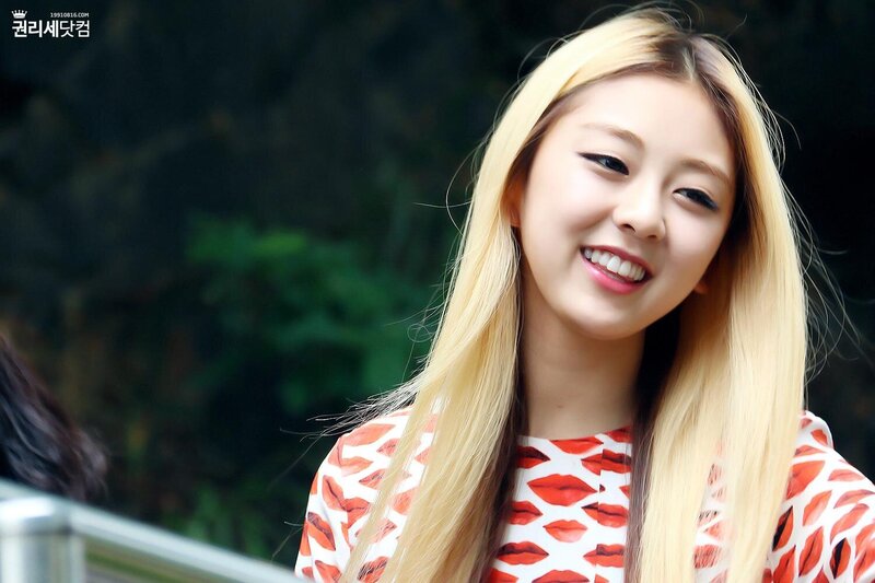 140810 LADIES' CODE RiSe at Inkigayo Mini Fanmeeting documents 3