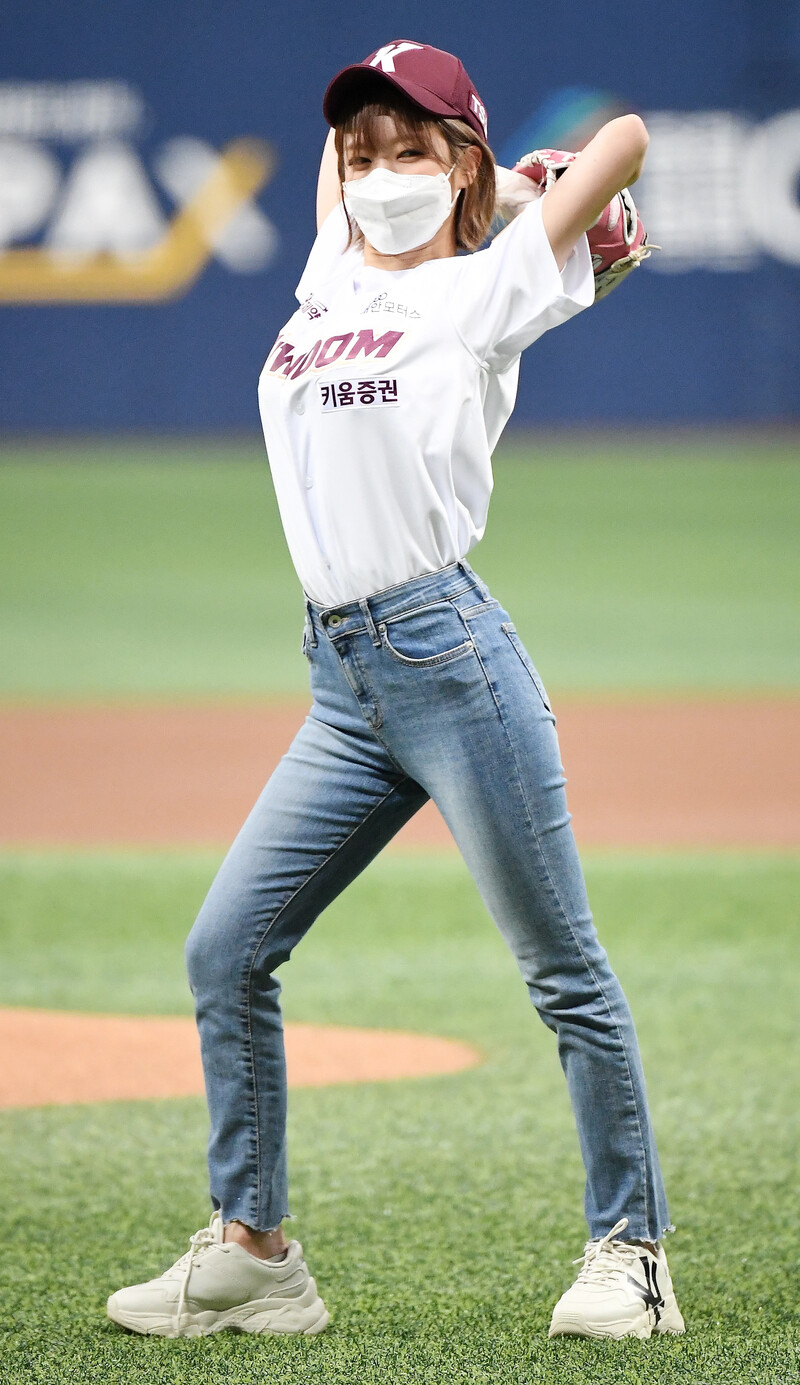 210506 ChoA - Kiwoom Heroes 1st Pitch documents 8