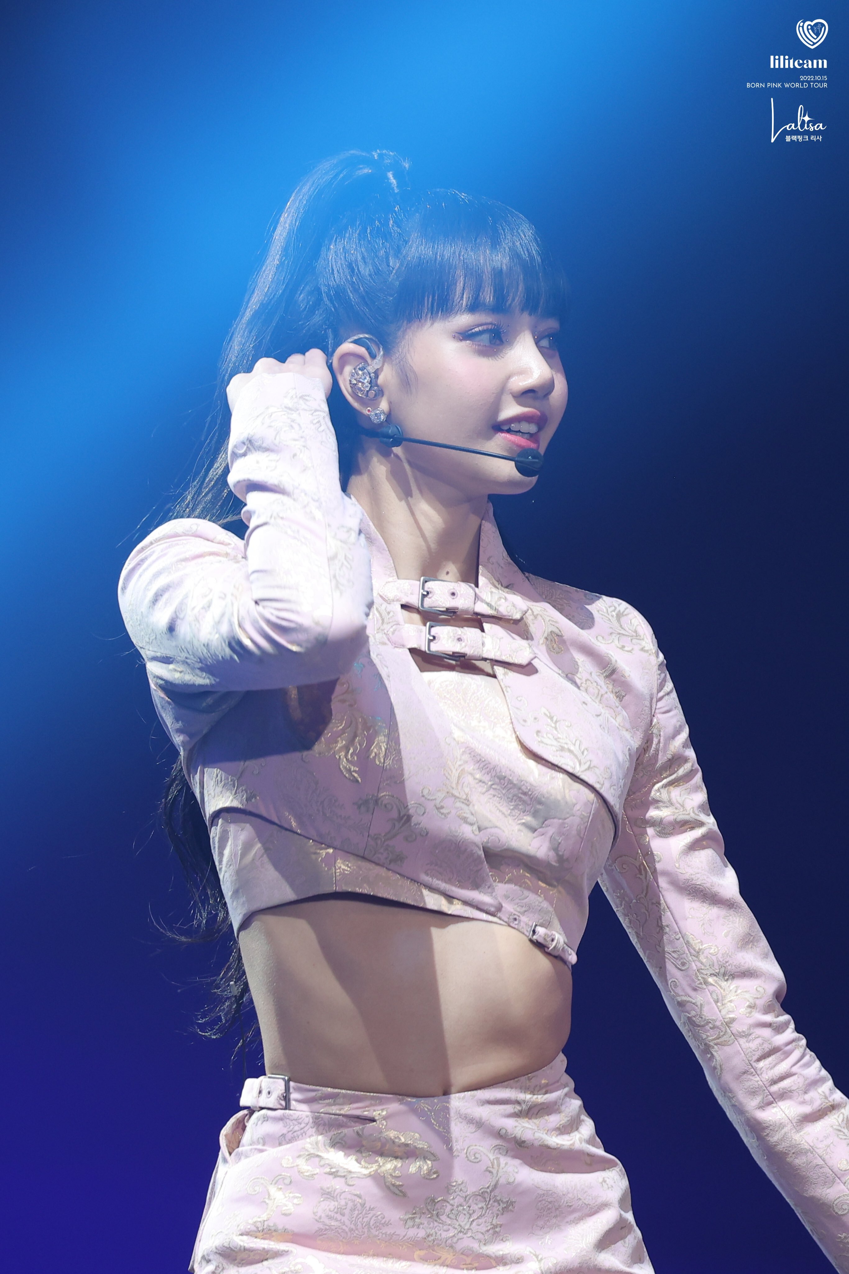 221015 BLACKPINK LISA - BLACKPINK World Tour 'BORN PINK' Concert in Seoul |  kpopping