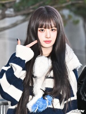 240126 NMIXX Sullyoon - Music Bank Commute