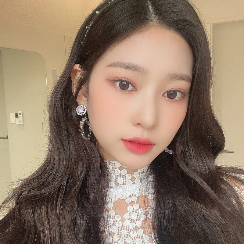 210320 IZ*ONE Twitter Update - Minju documents 4