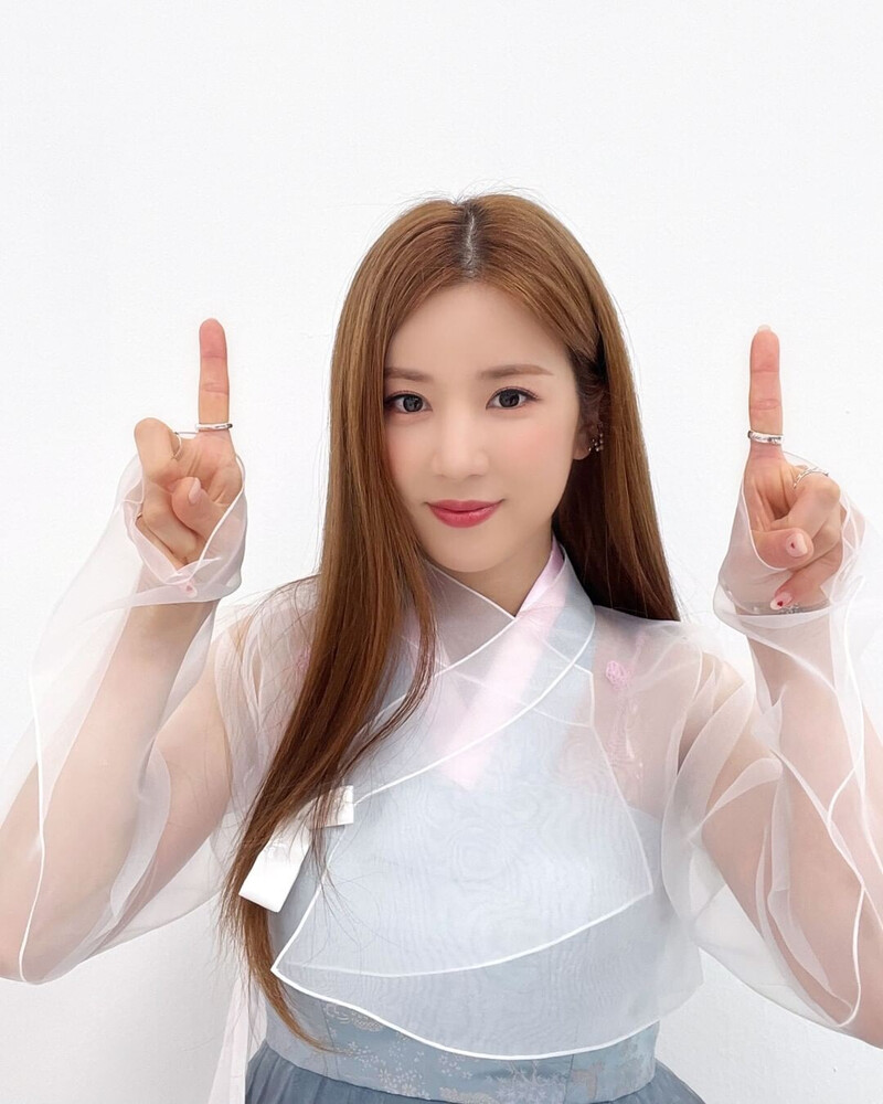 220419 APINK instagram update with CHORONG - 11th Anniversary Celebrations documents 2