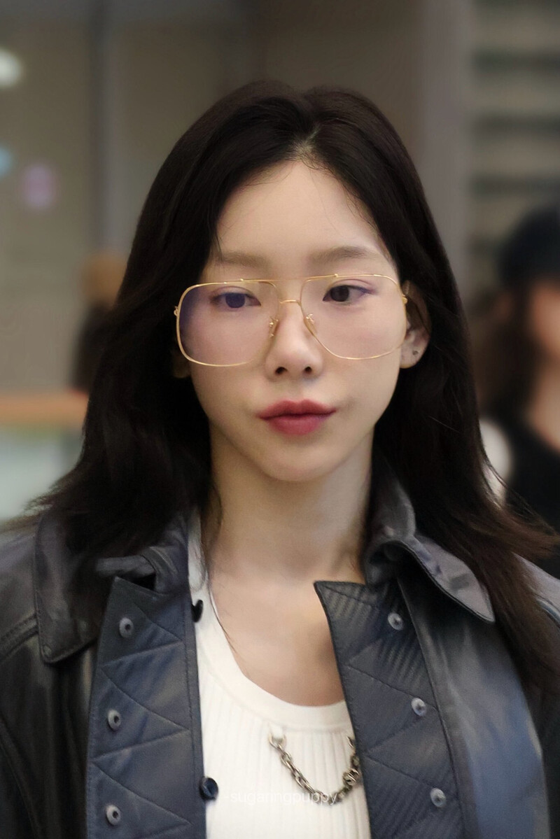 231004 Taeyeon - Incheon International Airport documents 16