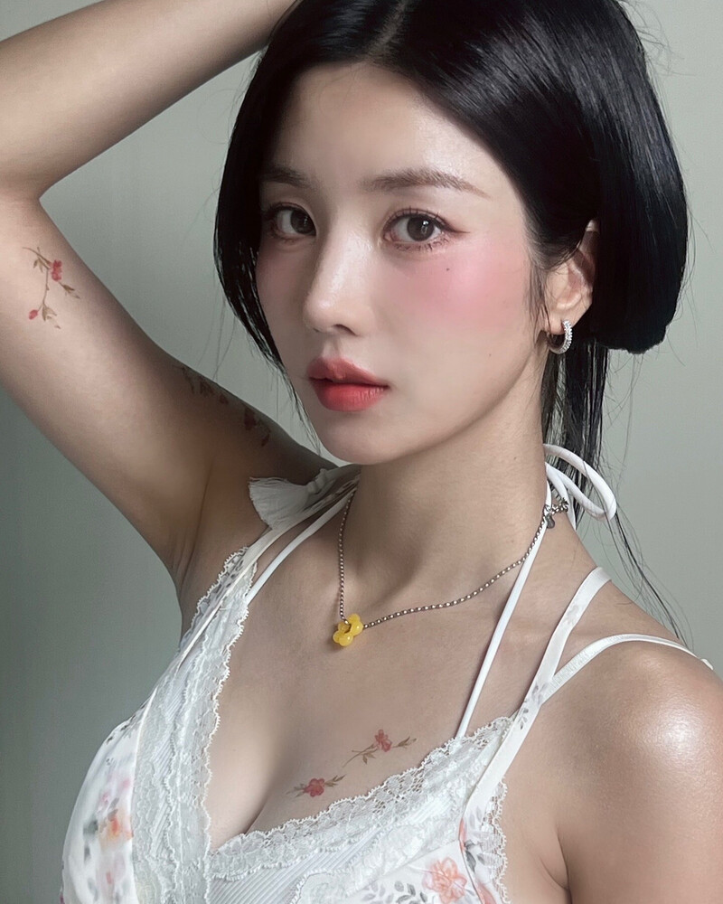 240810 Kwon Eunbi Instagram Update documents 1