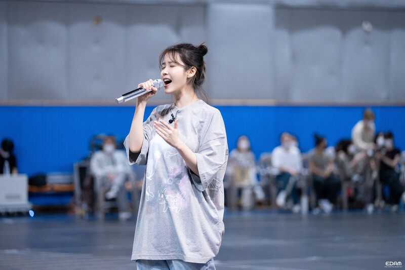 241024 EDAM Naver Post - IU - HEREH World Tour Concert Encore: The Winning Behind 1 documents 4