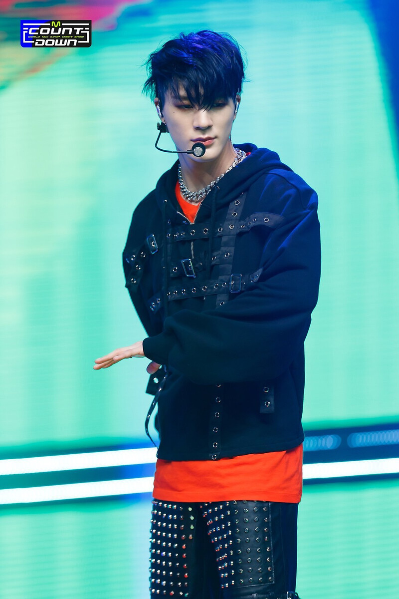 April 7, 2022 JENO- 'GLITCH MODE' at M COUNTDOWN documents 2