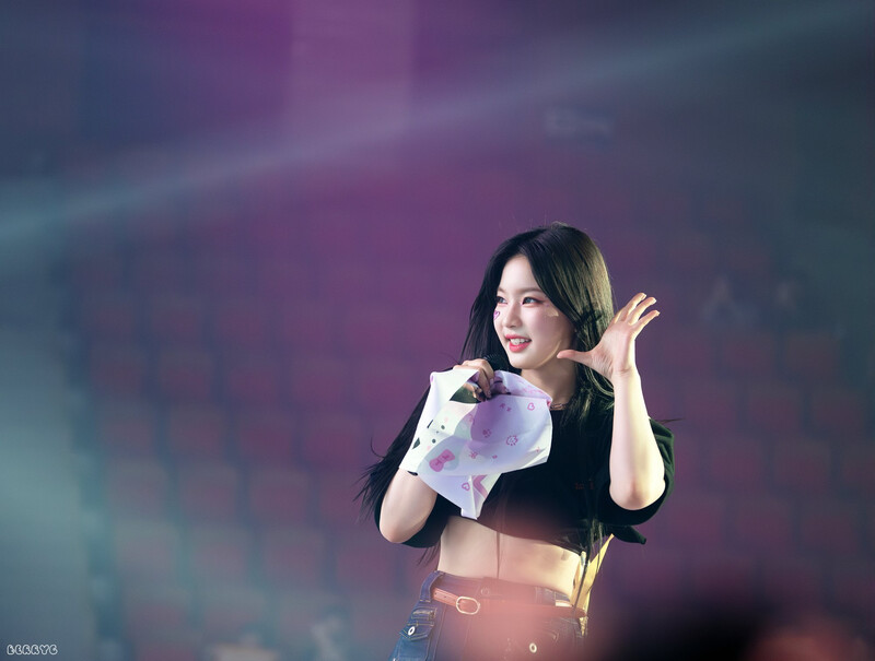 230923 STAYC Isa - 1st World Tour 'TEENFRESH' in Seoul Day 1 documents 1