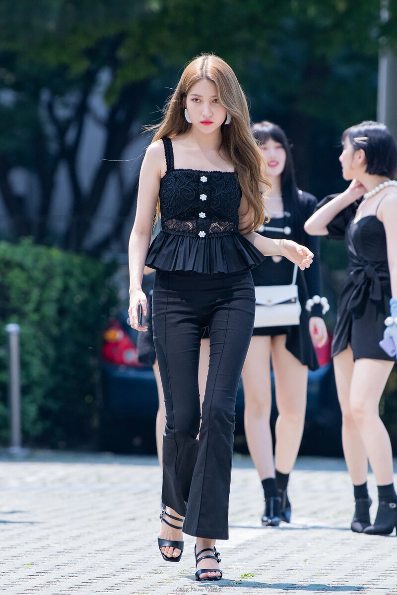 CodeNameSowon-EokDLZzVQAANKbX-20201206-09-09.jpg