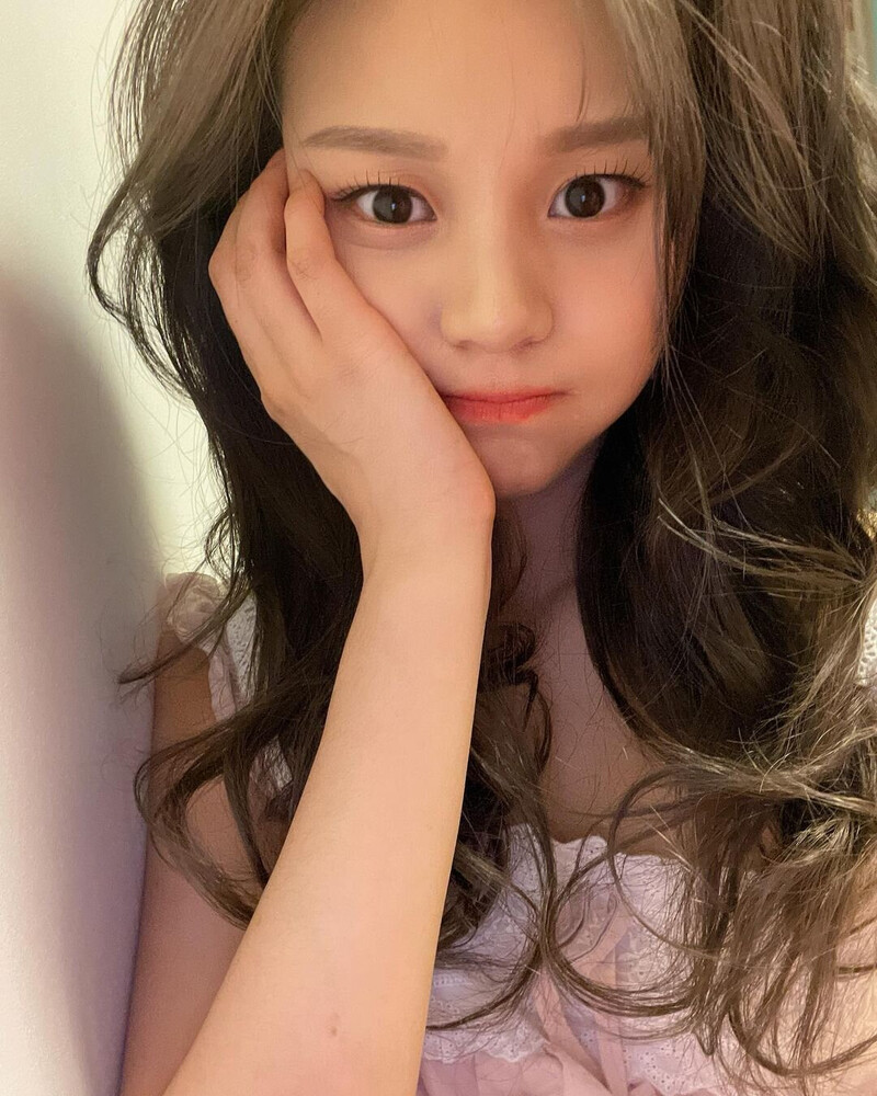 221222 VIVIZ Umji Instagram Update documents 1