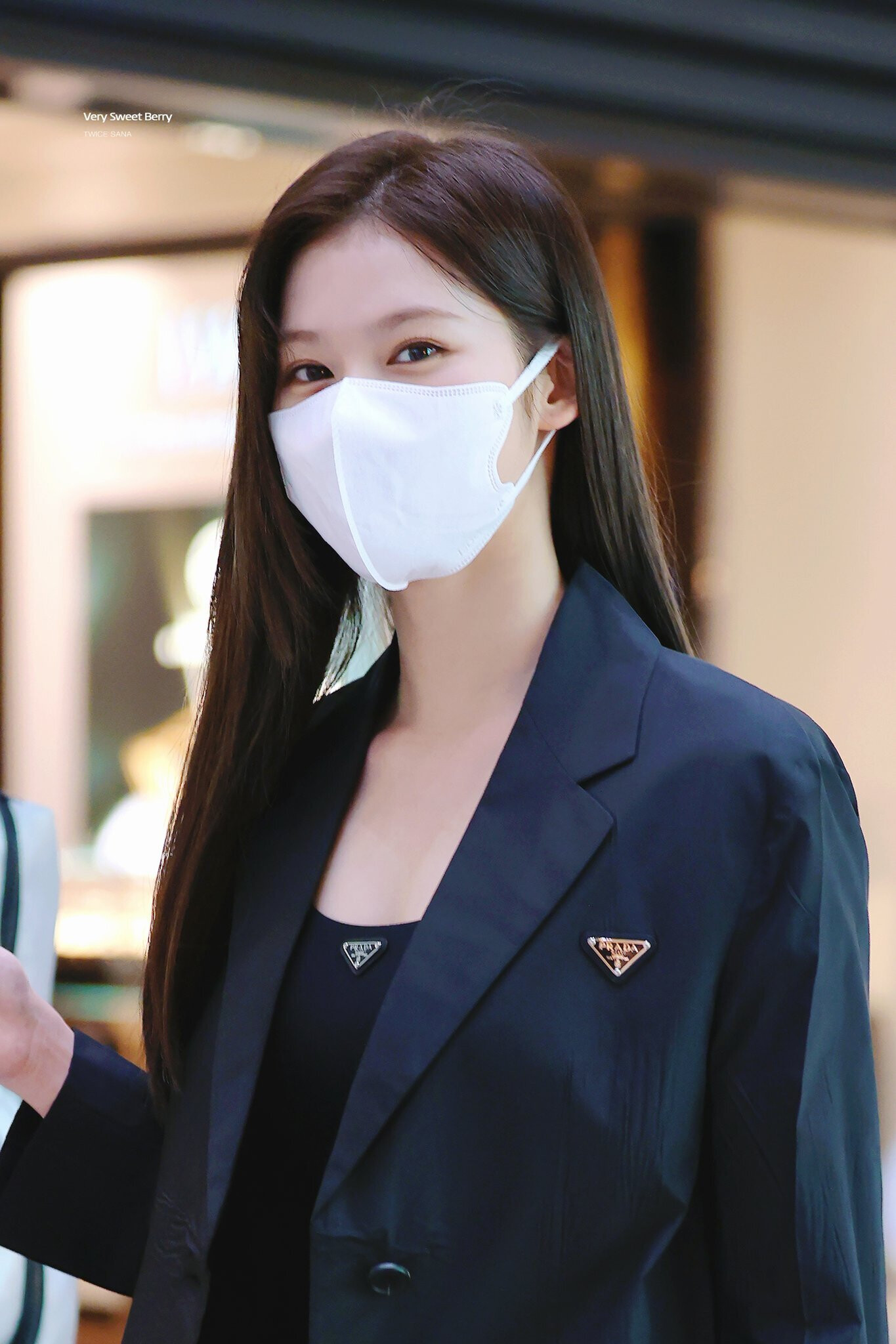 220921 TWICE Sana - Incheon International Airport | kpopping