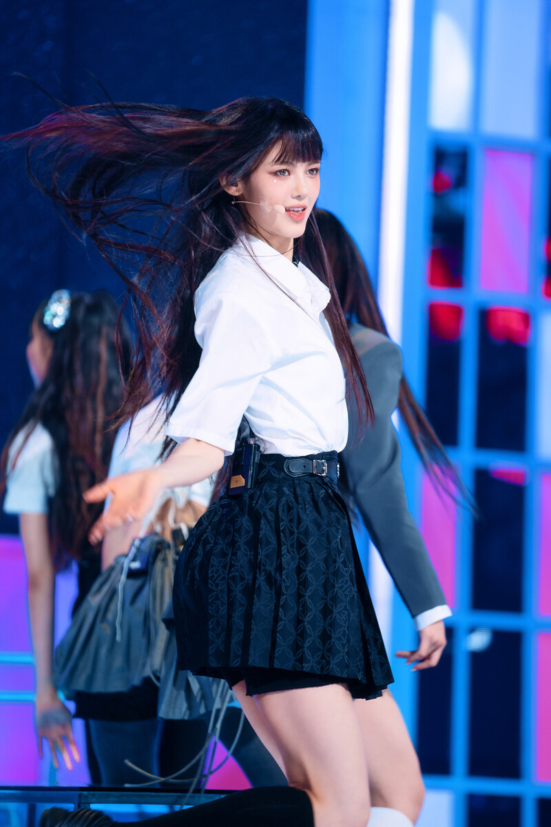 220807 NewJeans Danielle 'Cookie' at Inkigayo documents 23