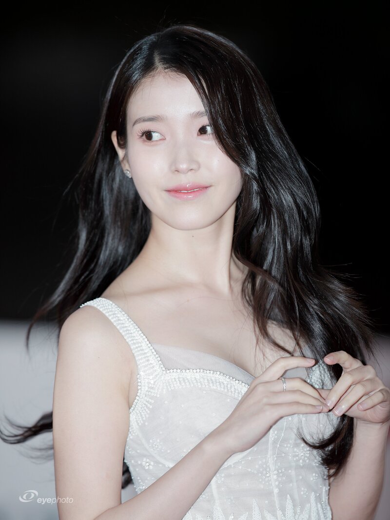 221125 IU at 43rd Blue Dragon Film Awards Red Carpet documents 24