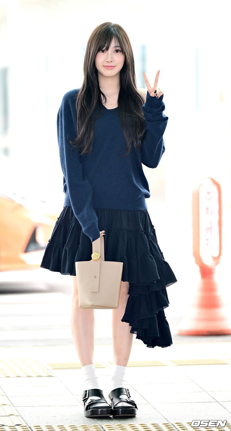 240229 GISELLE at the Incheon International Airport documents 5