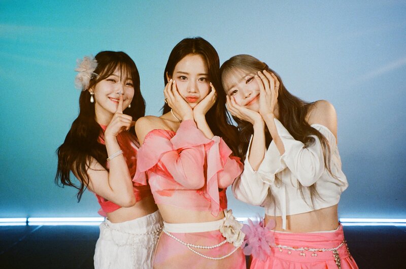 M2 Twitter Update - fromis_9 July Film Camera Photos documents 6