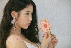 IU 2019 Season Greetings (SCANS)