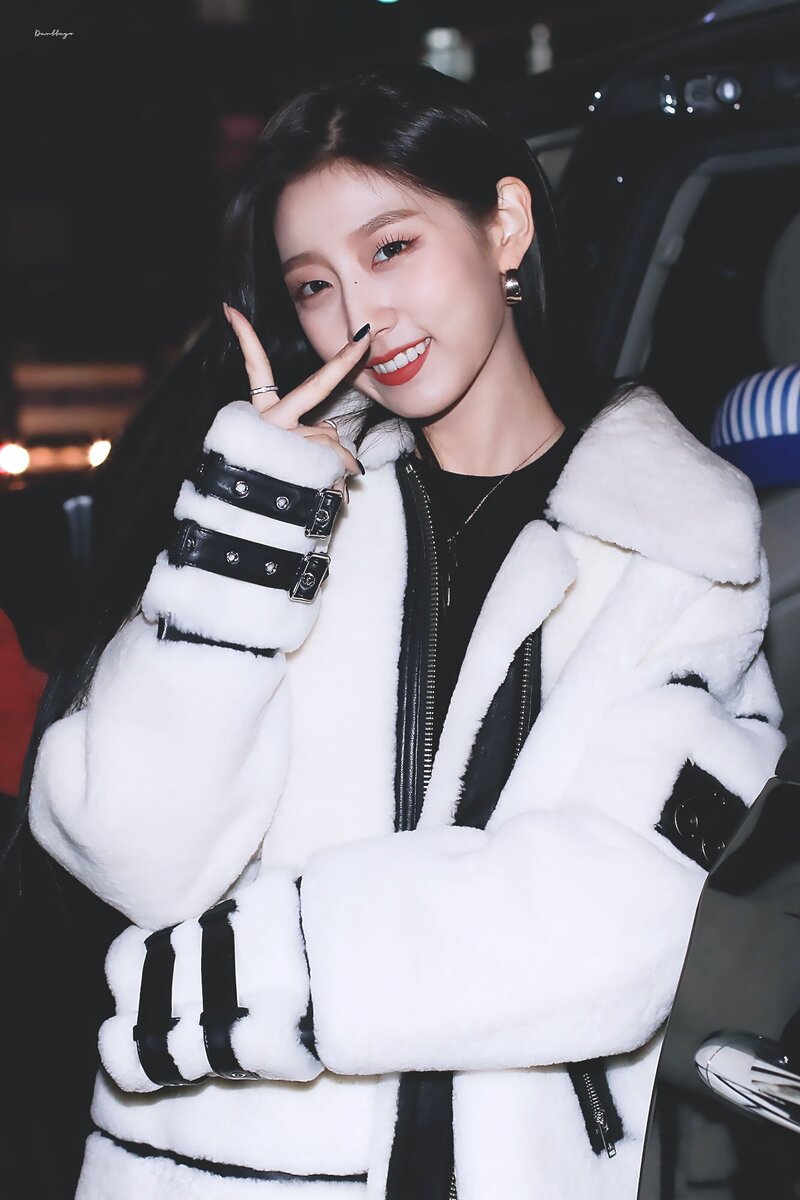 191127 Lovelyz Yein at Kiehl’s Holiday Edition Launch Event documents 4