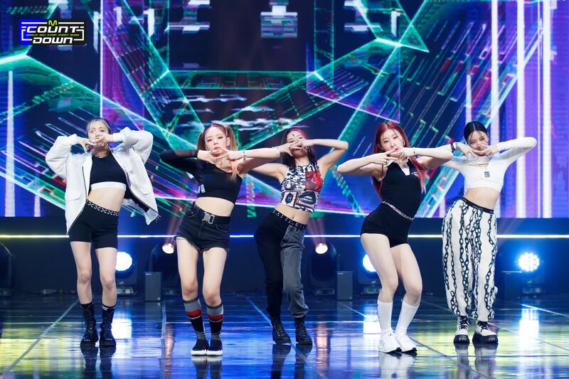 211014 ITZY - 'SWIPE' at M Countdown documents 5