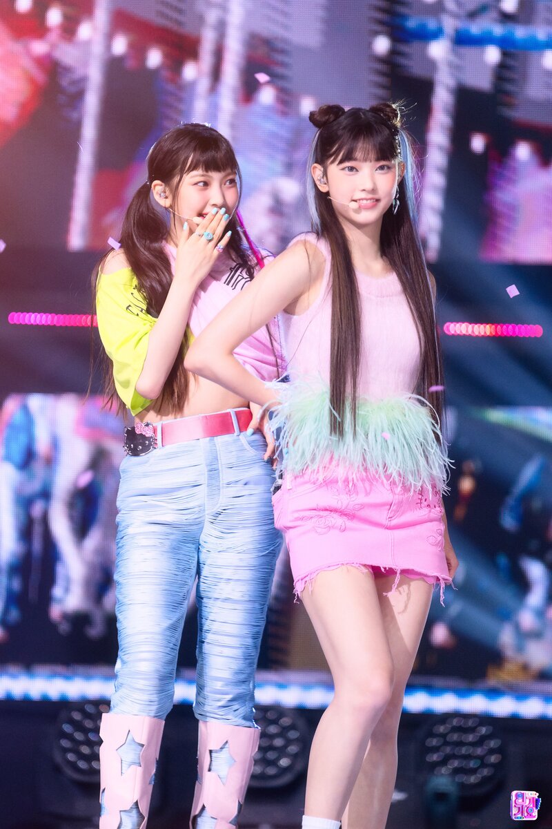 220821 NewJeans at Inkigayo documents 4