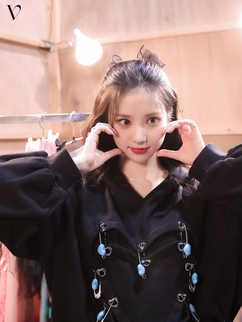 230208 BPM Naver Post - VIVIZ 'VarioUS' Jacket Shoot documents 2