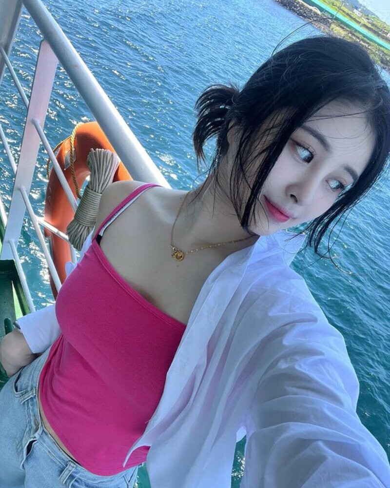 230826 HyunYoung Instagram Update documents 2