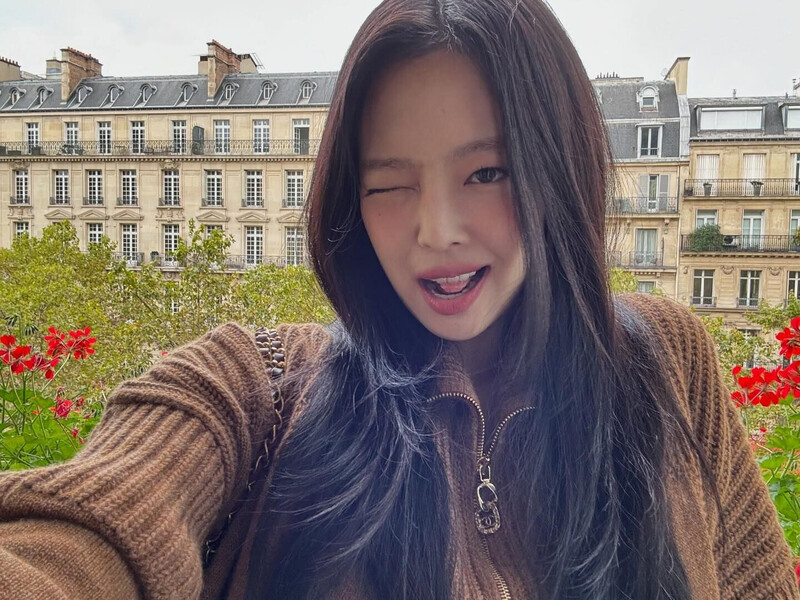 241001 - JENNIE Instagram Update documents 5