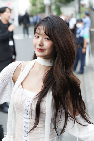 241011 IVE's Jang Wonyoung at Amuse Pop-up Store in Japan