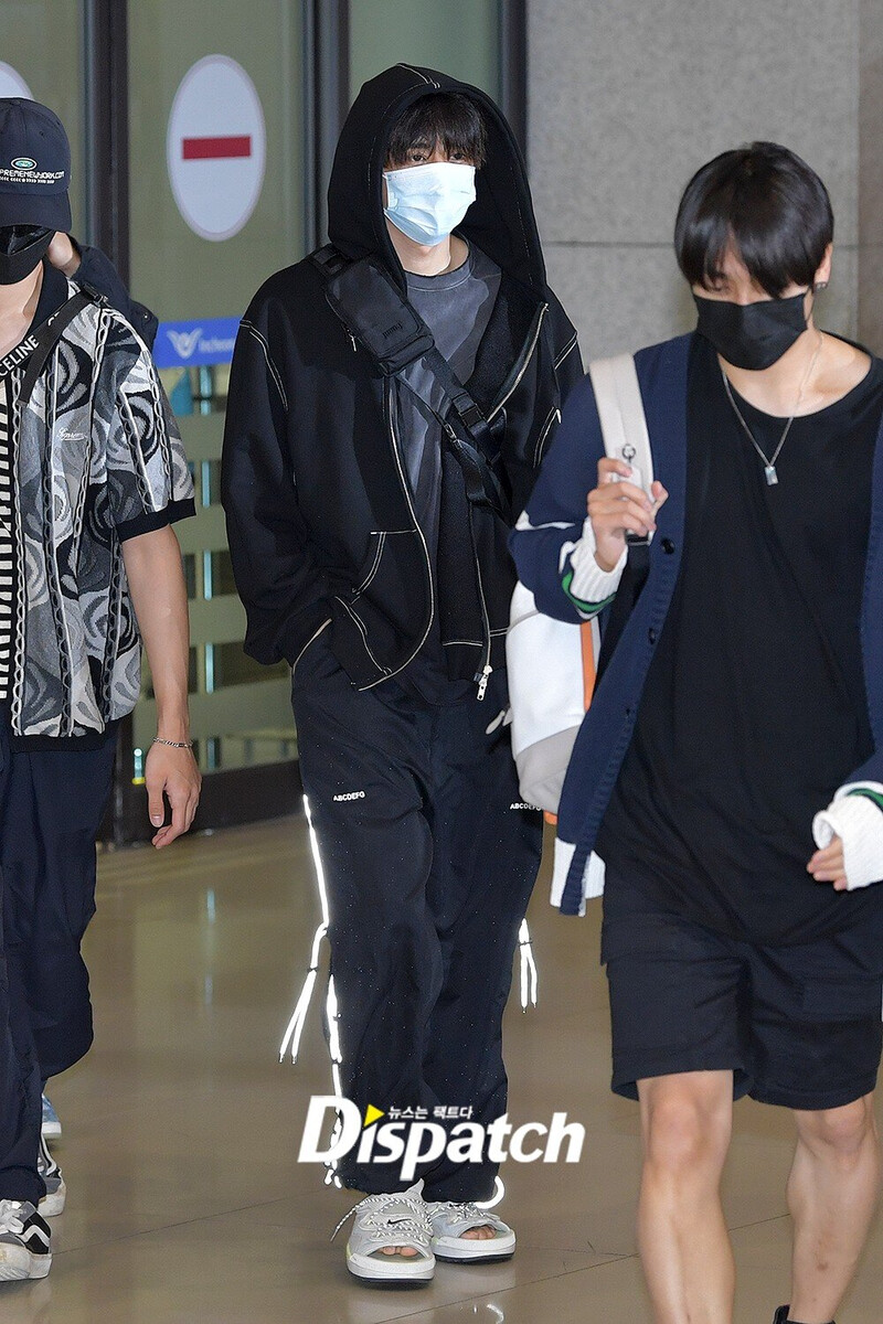 220614 THE BOYZ Sunwoo At Incheon International Airport documents 3