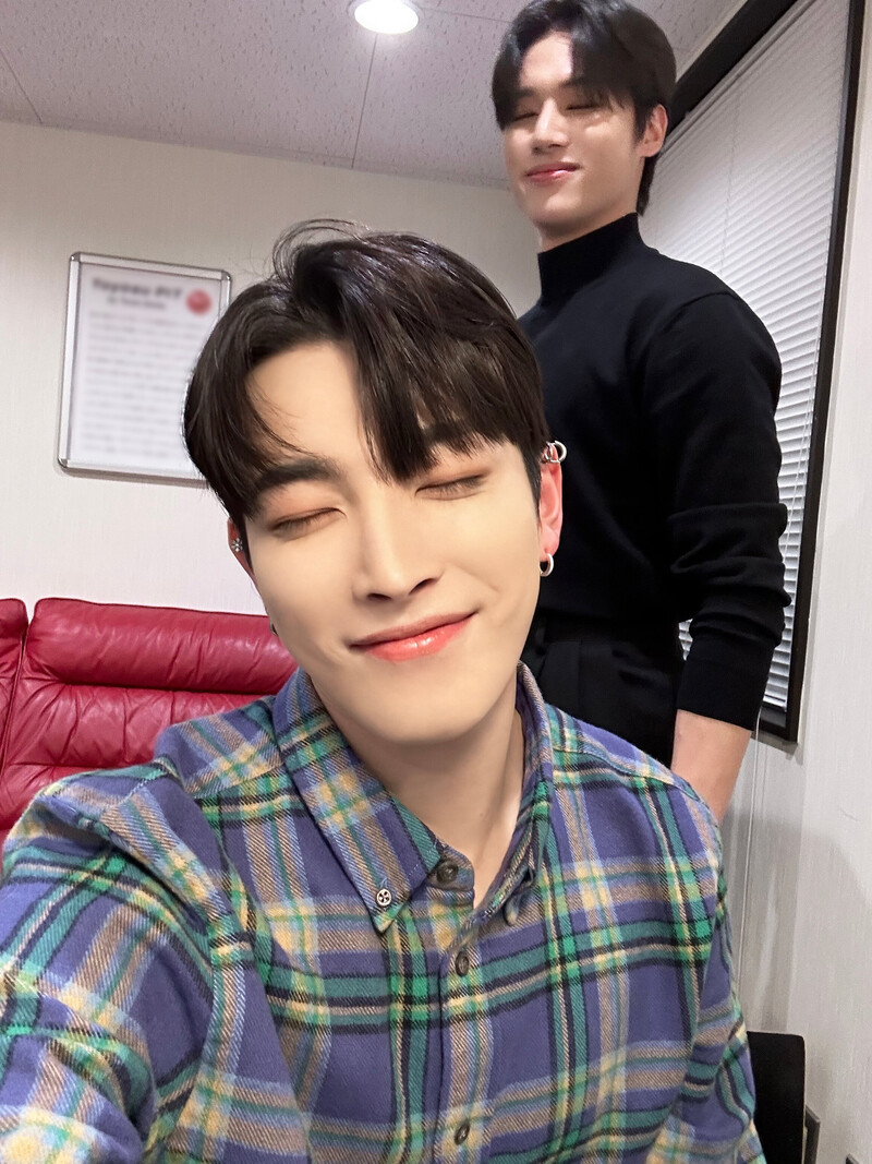 230131 ATEEZ Twitter Update - Hongjoong, Wooyoung documents 2