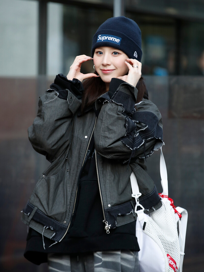 231117 ARTMS Heejin - Music Bank Commute documents 2