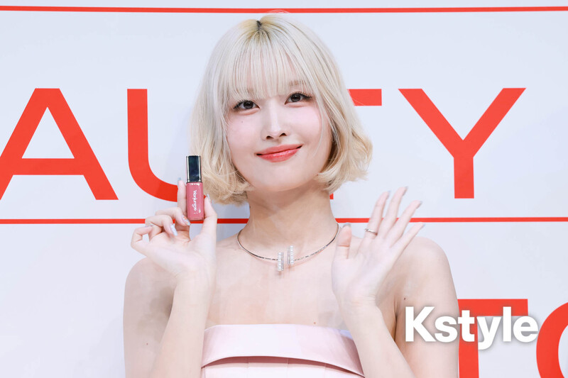 241013 TWICE Momo - Allure K-Beauty Fair in Tokyo documents 1