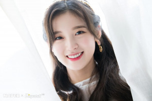 Oh My Girl's Arin "Dispatch Maknae Christmas" photoshoot by Naver x Dispatch