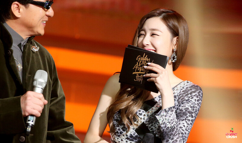 150115 Girls' Generation Tiffany at Golden Disk Awards documents 2