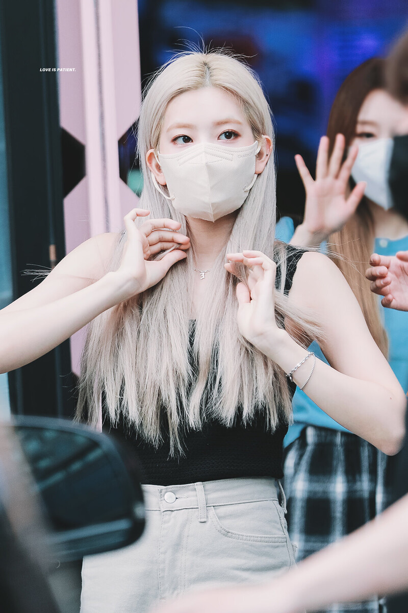 210801 LOONA Kim Lip documents 4