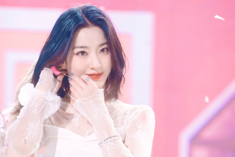 220123 fromis_9 Saerom - 'DM' at Inkigayo documents 4
