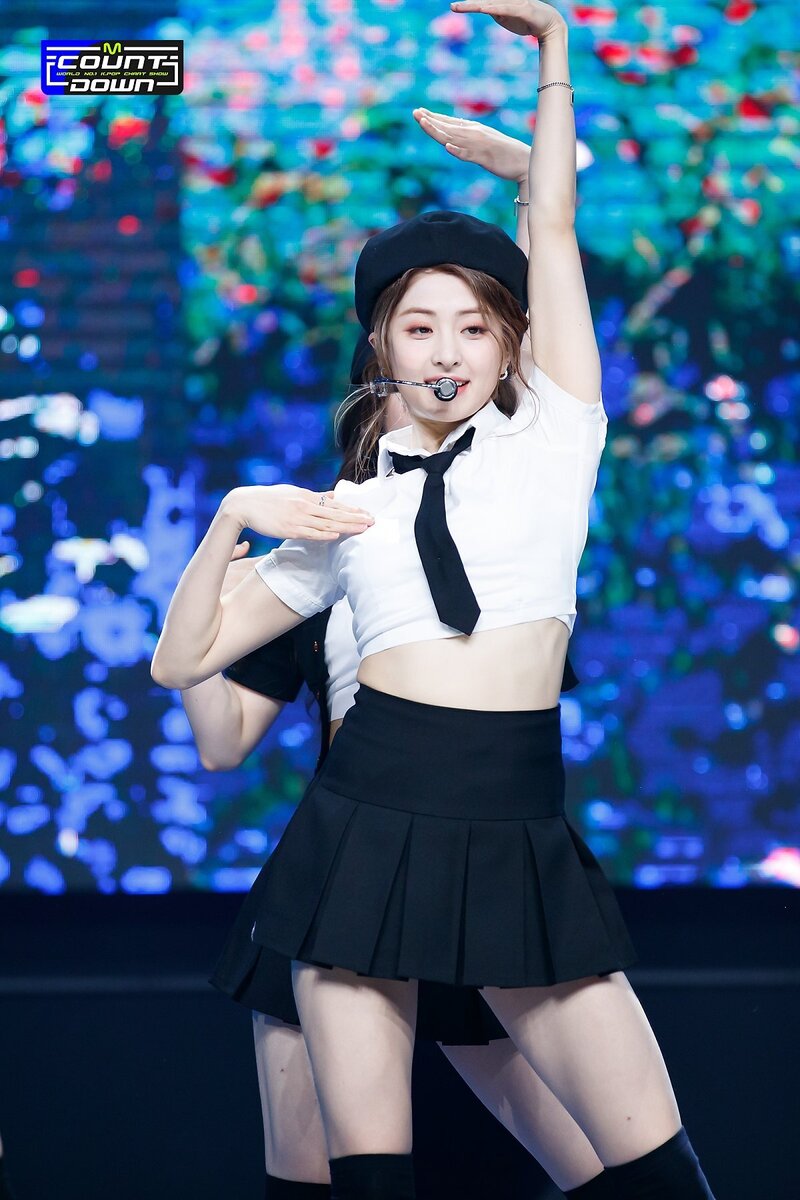 220505 LE SSERAFIM's Yun Jin - 'Fearless' and 'Blue Flame' at M Countdown documents 11