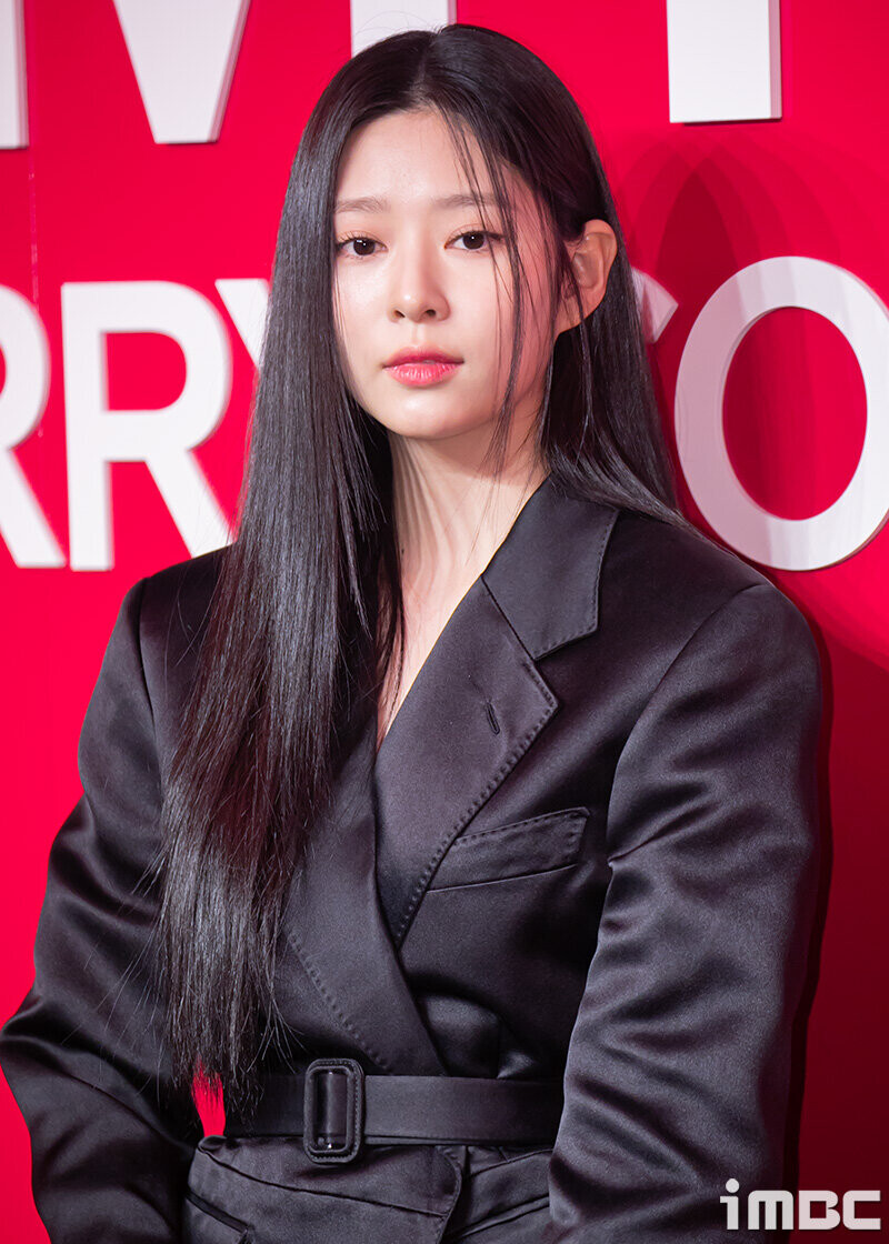 230222 KIM MINJU- TOM FORD Pop-Up Store Event at Seoul documents 1