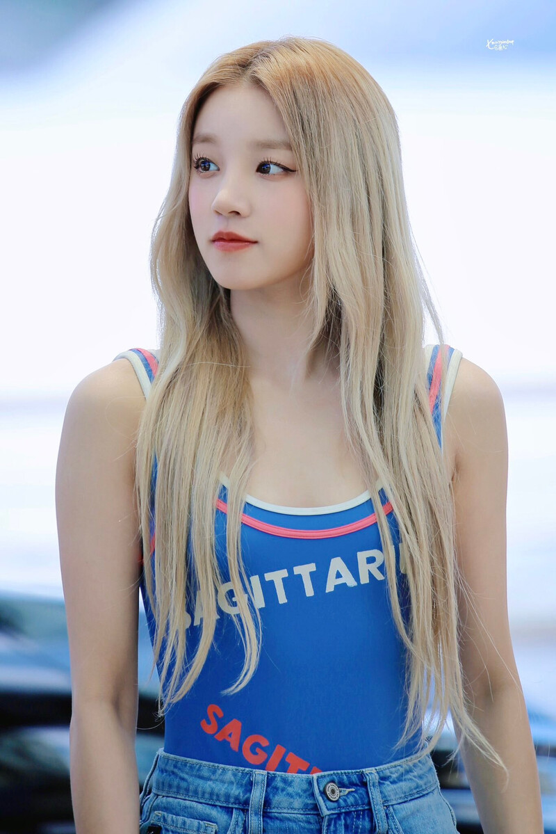 230630 (G)I-DLE Yuqi at Incheon International Airport documents 3