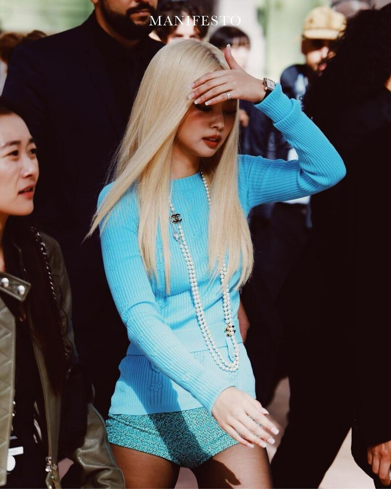 241001 Jennie - CHANEL ss25 Show at Paris Fashion Week documents 10