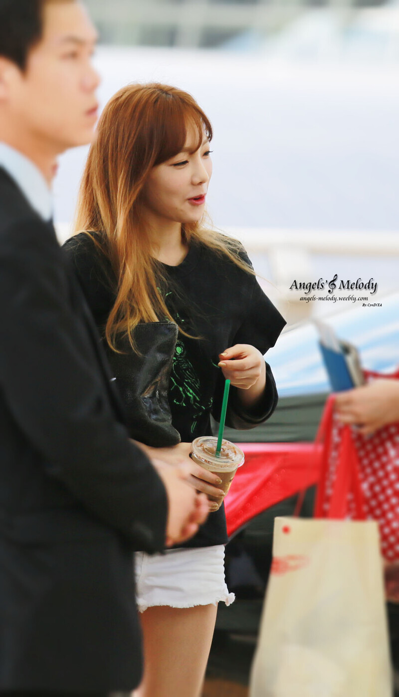 140802 Girls' Generation Taeyeon at Incheon & Hong Kong Airport documents 6