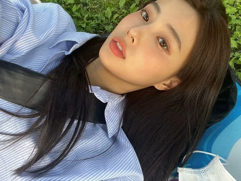 220512 Kang Hyewon Instagram Update documents 2