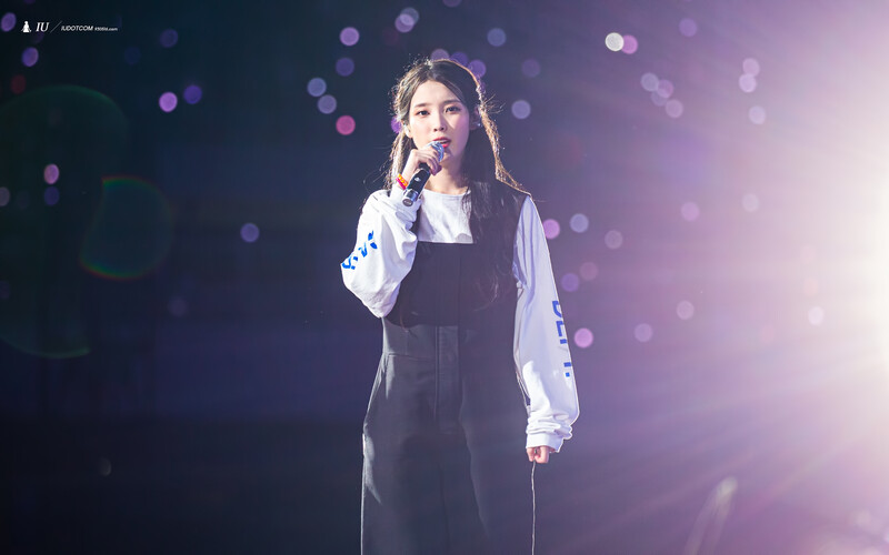 220917 IU - 'The Golden Hour' Concert documents 11